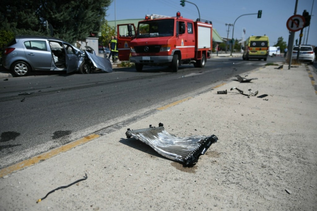 Σοβαρό τροχαίο στη Λάρισα – Εικόνες σοκ από το σημείο