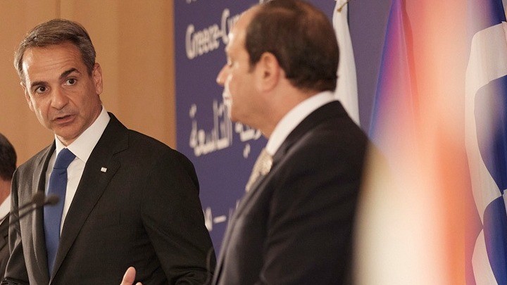 Στην Αίγυπτο ο Κυριάκος Μητσοτάκης – Θα συναντηθεί με τον Αμπντέλ Φατάχ Αλ-Σίσι