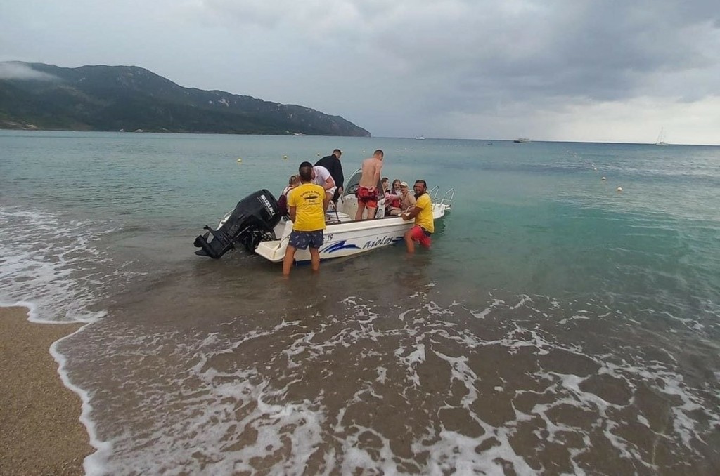 Άρχισαν τα προβλήματα από την κακοκαιρία «Petar» – Απεγκλωβίστηκαν δέκα άτομα στην Κέρκυρα