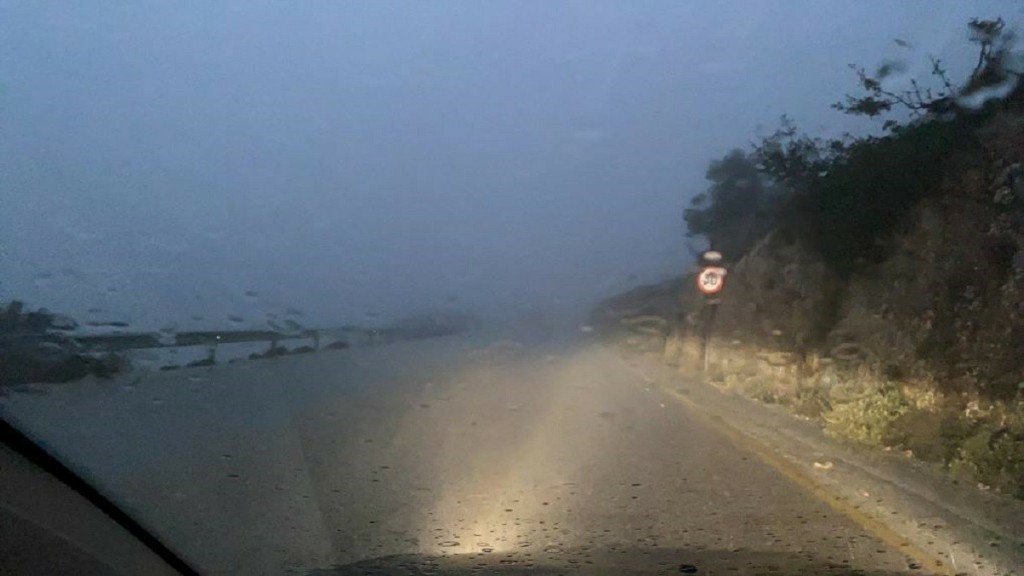 Πολλά προβλήματα στο οδικό δίκτυο της Κεφαλονιάς από την κακοκαιρία «Petar»
