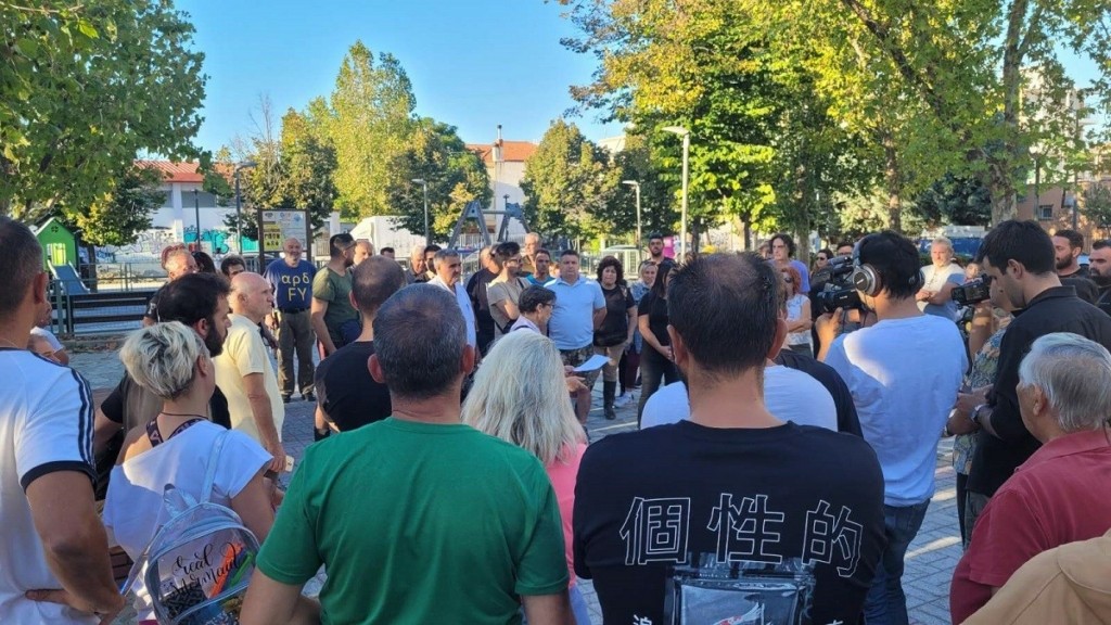 Έξαλλοι οι κάτοικοι στη Λάρισα – «Μέσα στα σπίτια έχουν μπει φίδια, αρουραίοι, σαρανταποδαρούσες και ψάρια!»