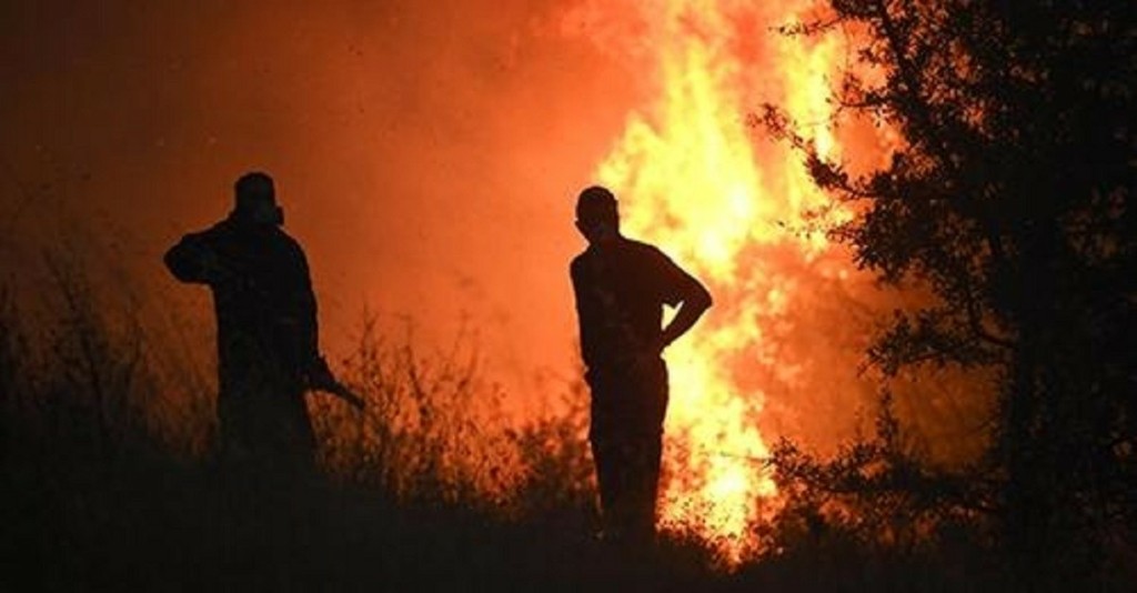Φωτιά στον Έβρο: Νέα νύχτα κόλαση στο πύρινο μέτωπο – Μάχη με τις αναζωπυρώσεις