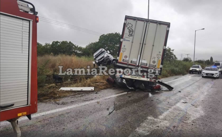 Σοκαριστικό τροχαίο στη Λαμία: Νταλίκα «διέλυσε» δύο αυτοκίνητα στην Εθνική προς Δομοκό – Νεκρή η μία οδηγός