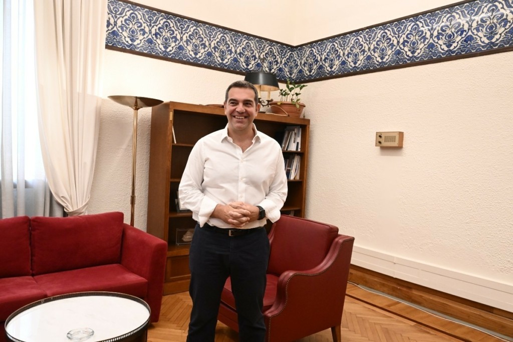 Αλέξης Τσίπρας: «Δεν θα σας αφήσουμε να πλήξετε – Μαθαίνει γρήγορα ο Κασσελάκης»
