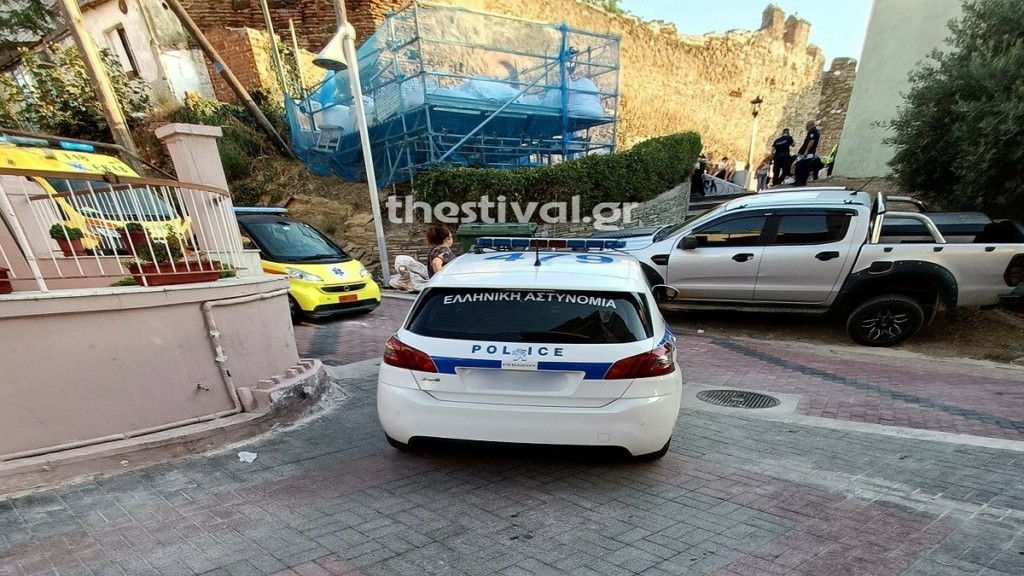 Άνδρας τραυμάτισε με μαχαίρι 19χρονη κοπέλα στη μέση του δρόμου στη Θεσσαλονίκη
