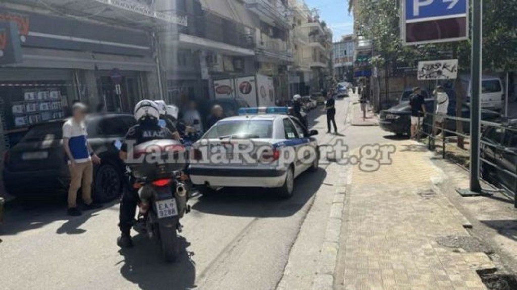 Άγρια συμπλοκή νεαρών στο κέντρο της Λαμίας