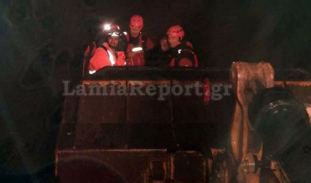Κακοκαιρία Daniel: Δραματική διάσωση εγκλωβισμένου οδηγού σε χείμαρρο (vid)