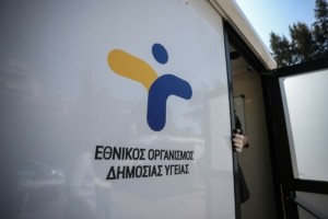 ΕΟΔΥ: Ένας θάνατος από τον κορονοϊό και 107 εισαγωγές την εβδομάδα 23-29 Ιουνίου