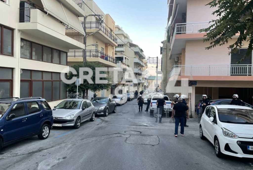 Ηράκλειο: Έφοδος της ΕΛ.ΑΣ στο κτίριο του “Ευαγγελισμού” που ήταν 20 χρόνια υπό κατάληψη (pics)