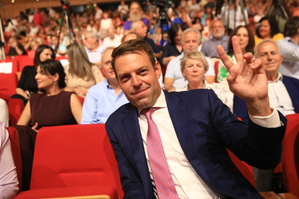 Στέφανος Κασσελάκης: Κατέθεσε κι επίσημα την υποψηφιότητά του για την προεδρία του ΣΥΡΙΖΑ – Ποιοι τον στηρίζουν