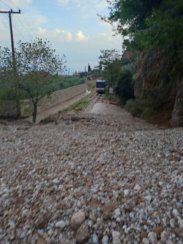Αιγιαλεία: Προβλήματα από το ξαφνικό μπουρίνι – Έκλεισαν δρόμοι από κατολισθήσεις (vid)