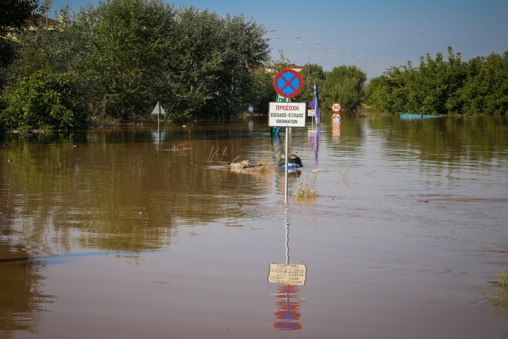Στους 11 οι νεκροί της κακοκαιρίας – Πάνω από 30 περιοχές της Θεσσαλίας σε ετοιμότητα – Άλλο ένα βράδυ αγωνίας