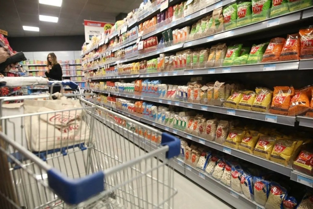 Έρευνα της ΤτΕ: Αποκλίσεις στις τιμές των τυποποιημένων προϊόντων σουπερμάρκετ στην Ελλάδα