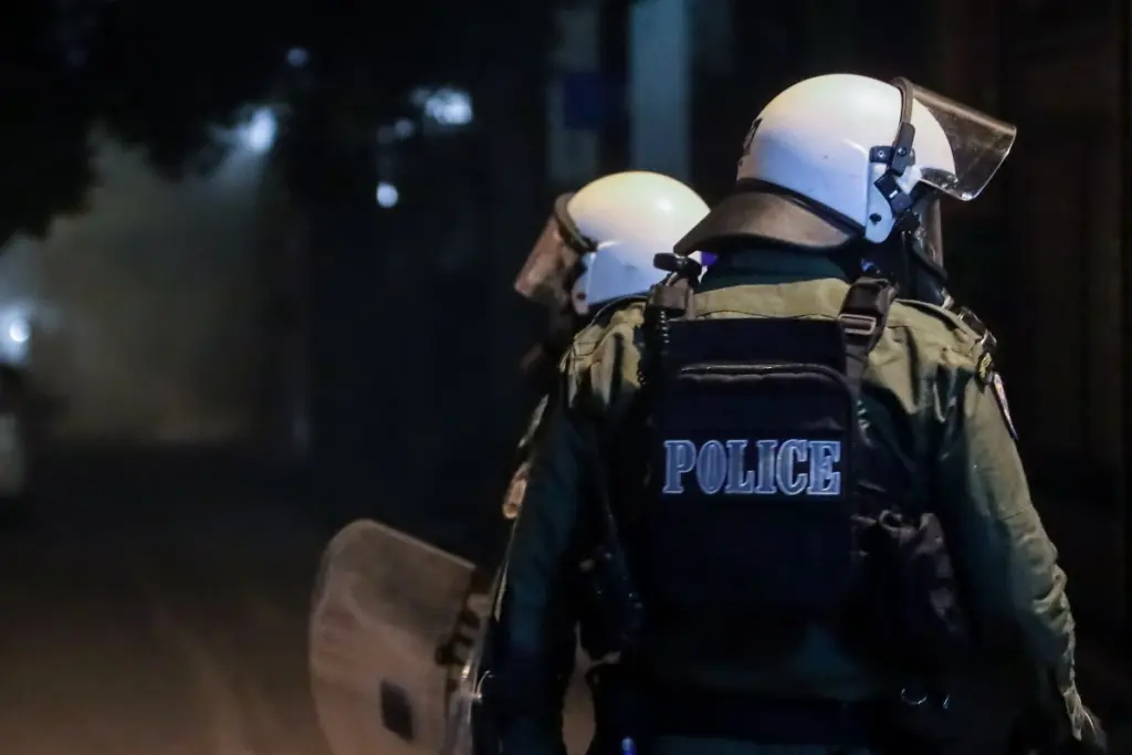 Εξάρχεια: Επίθεση με πέτρες σε διμοιρία των ΜΑΤ – 114 προσαγωγές