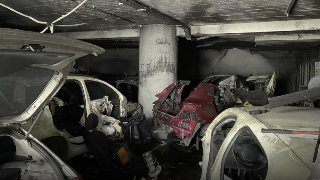 Η φωτιά σε συνεργείο στο Νέο Ηράκλειο αποκάλυψε συμμορία που έκλεβε αυτοκίνητα