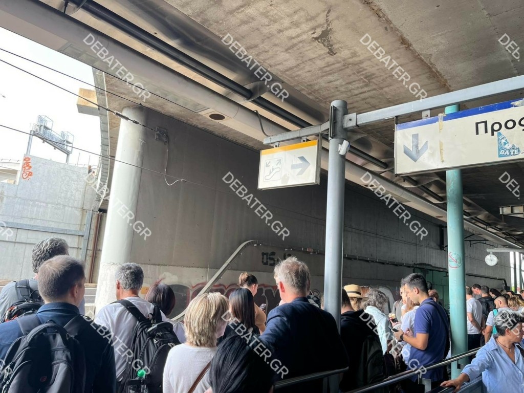 Μεγάλη ταλαιπωρία για τους επιβάτες στον προαστιακό – Αποκαταστάθηκε η κυκλοφορία σε Μετρό και Τραμ (pics)