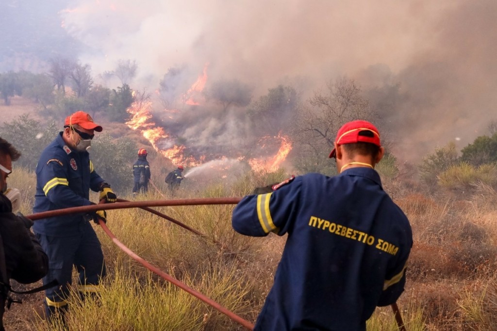 Φωτιά τώρα στην Αρτέμιδα – Κινητοποίηση της Πυροσβεστικής
