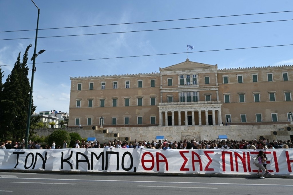 “Πνιξατε τον κάμπο, θα σας πνίξει η οργή μας” – Συγκέντρωση στο Σύνταγμα