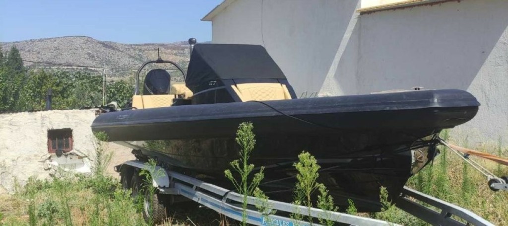 Αυτό το σκάφος έκανε “φτερά” από τη μαρίνα Βουλιαγμένης – Δεν φαντάζεστε πού εντοπίστηκε