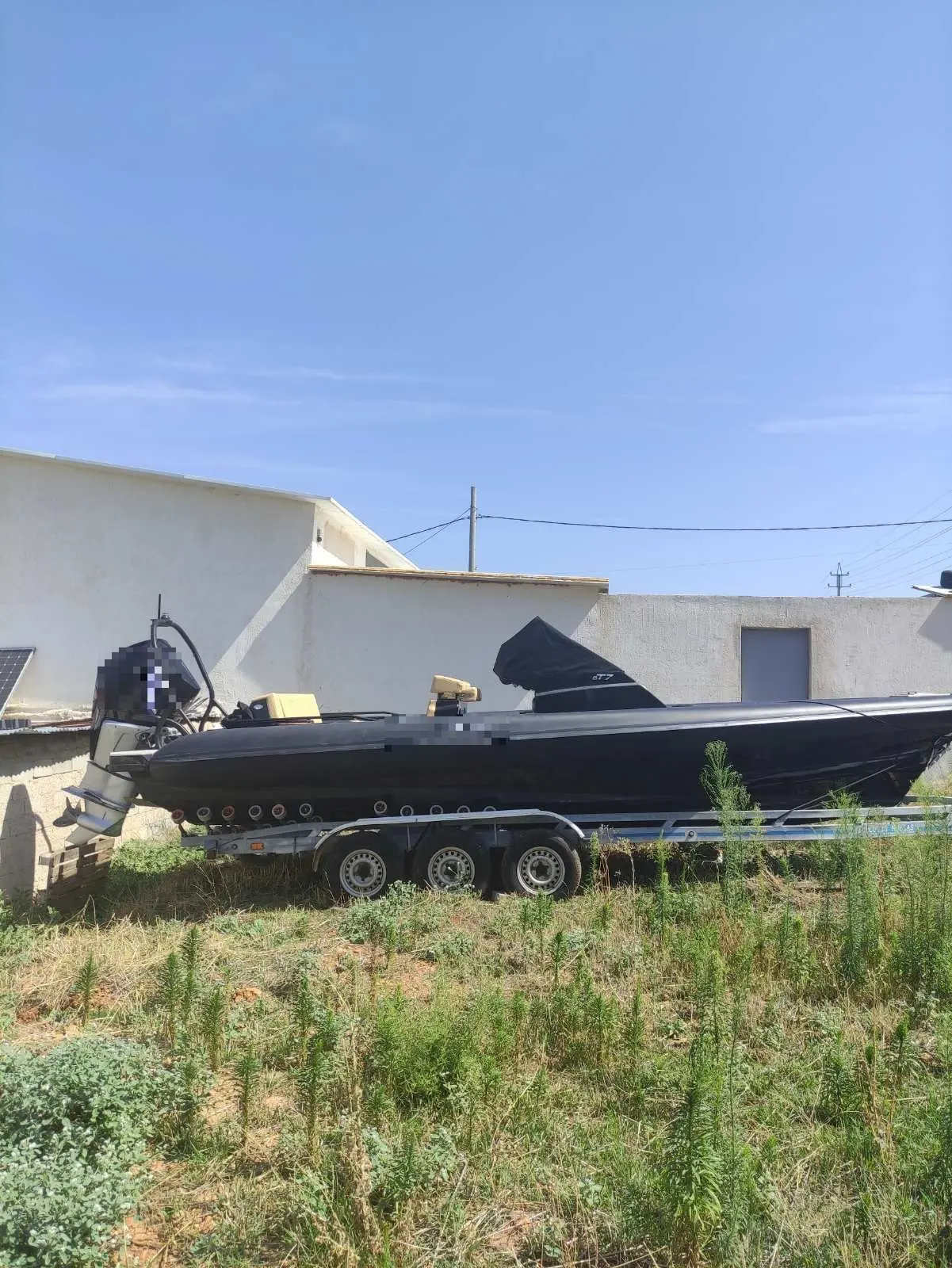 Σε ποια διάσημη ανήκει το σκάφος που εκλάπη από τη Βουλιαγμένη και βρέθηκε στα Άνω Λιόσια