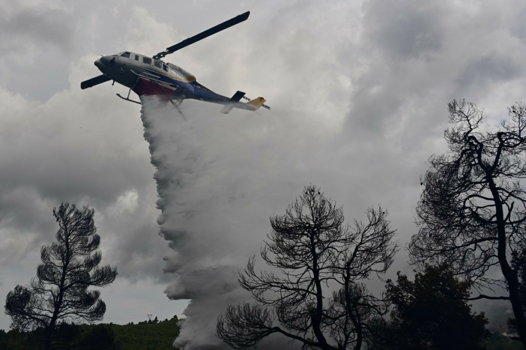 Υπό μερικό έλεγχο η φωτιά σε δασική έκταση στη Σταμάτα – Αφέθηκε ελεύθερος ο αλλοδαπός που προσήχθη