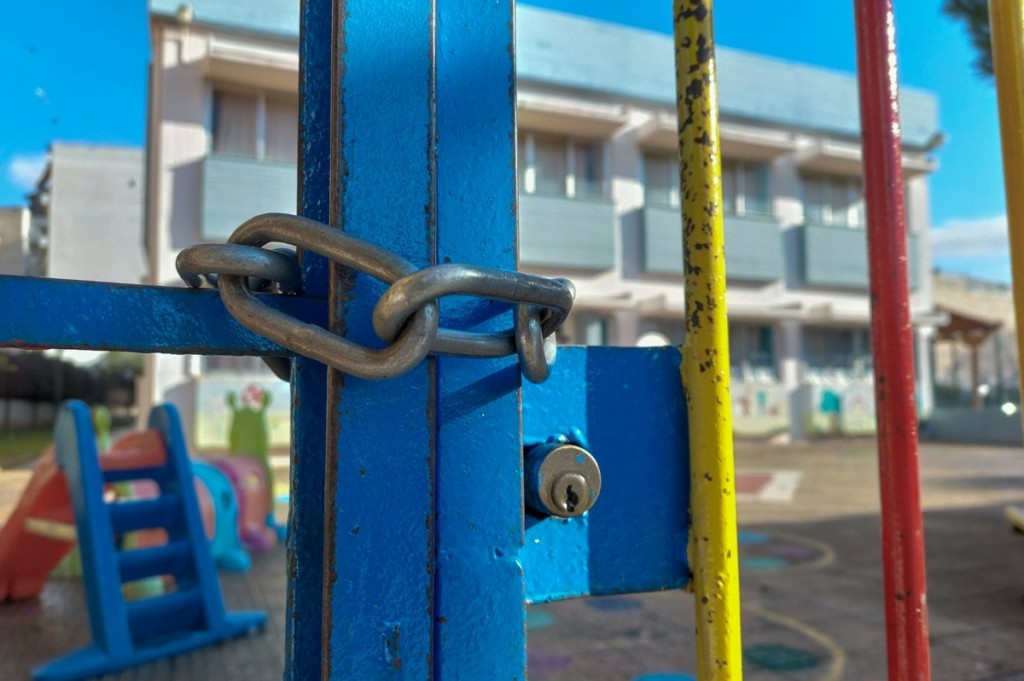 Ξυλόκαστρο: Κλειστά και αύριο όλα τα σχολεία λόγω της φωτιάς