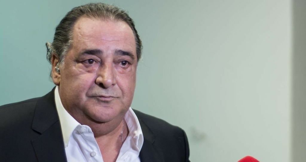 Η κατάσταση της υγείας του Βασίλη Καρρά – “Δίνει γενναία μάχη, πηγαινοέρχεται στα νοσοκομεία…” (vid)