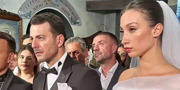Δήμητρα Βαμβακούση: Ο λόγος που άργησε να πάει στην εκκλησία και η κολλητή φίλη από το Survivor που δεν κάλεσε στον γάμο (vids)