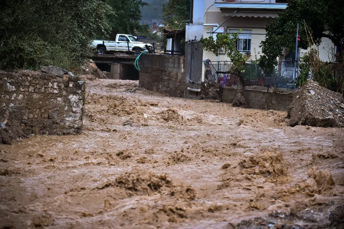 Έκτακτο δελτίο της ΕΜΥ για τη νέα κακοκαιρία – Κόκκινη προειδοποίηση για ισχυρά φαινόμενα σε 9 περιοχές