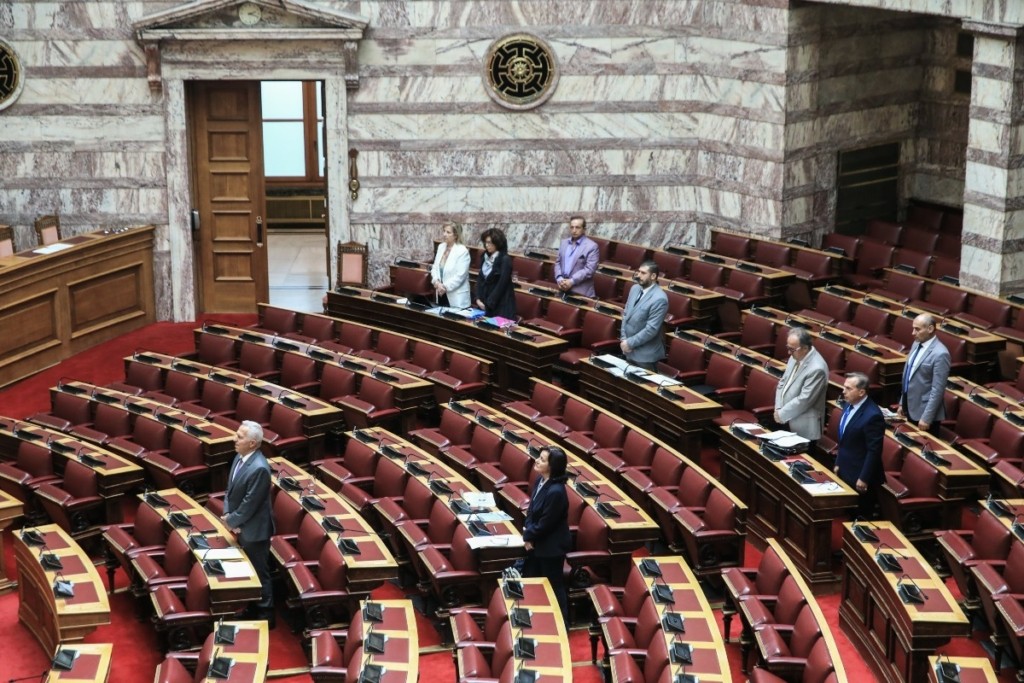 Βουλή: Ενός λεπτού σιγή για τα θύματα του τραγικού δυστυχήματος στη Λιβύη