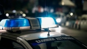 Καλλιθέα: 40χρονος οδηγούσε μεθυσμένος και «καρφώθηκε» σε σταθμευμένο όχημα