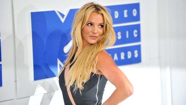 Αυτή είναι η Ελληνίδα τραγουδίστρια από το Fame Story που έγινε φίλη και τραγούδησε μαζί με την Britney Spears (pics&vid)