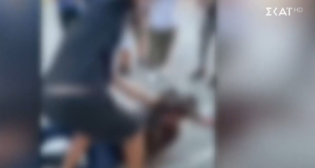 Βίντεο σοκ από τον άγριο ξυλοδαρμό 13χρονου από συμμαθητές του σε σχολείο στο Ρέθυμνο (Vid)
