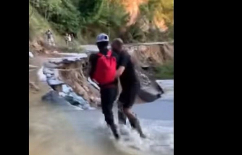 Μακρινίτσα: Οι κάτοικοι έσωσαν 25 προσφυγόπουλα με κίνδυνο της ζωής τους (vid)
