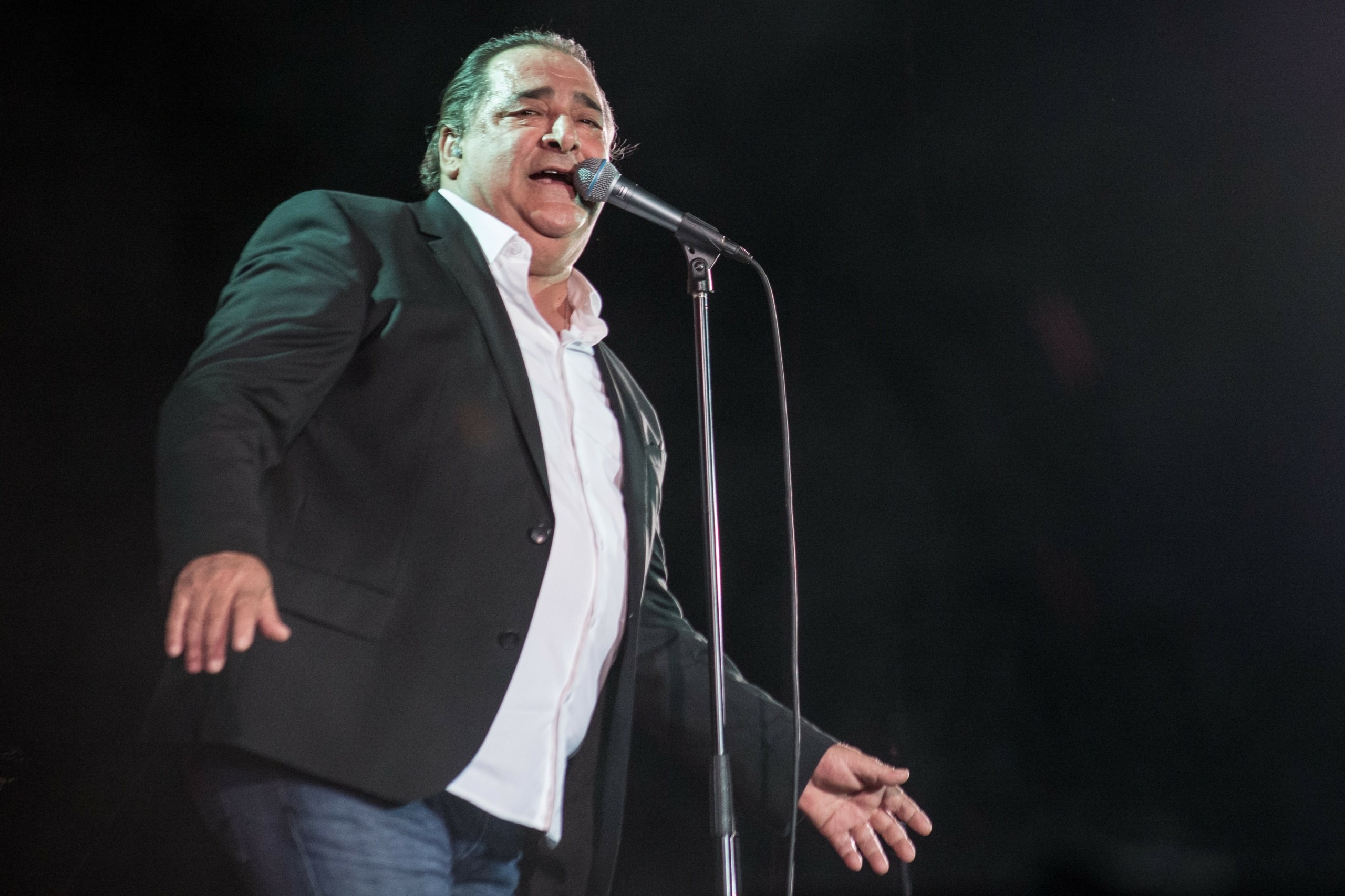 Βασίλης Καρράς – «Είμαι εδώ»: Πότε θα κυκλοφορήσει το νέο του τραγούδι; (pic&vids)