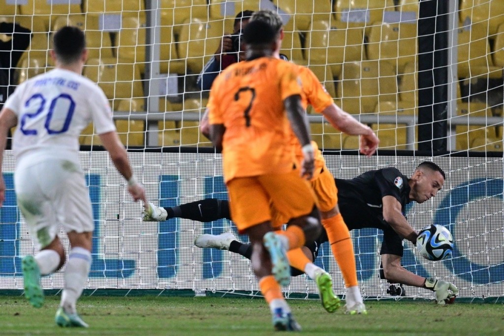 Ελλάδα – Ολλανδία 0-0: Μοιρασιά στο ημίχρονο – Χαμένο πέναλτι οι «οράνιε»
