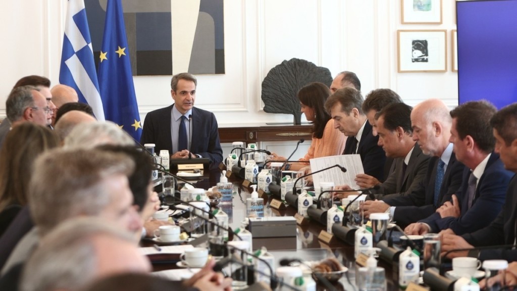 Πώς “διαβάζει” τις δημοσκοπήσεις η κυβέρνηση