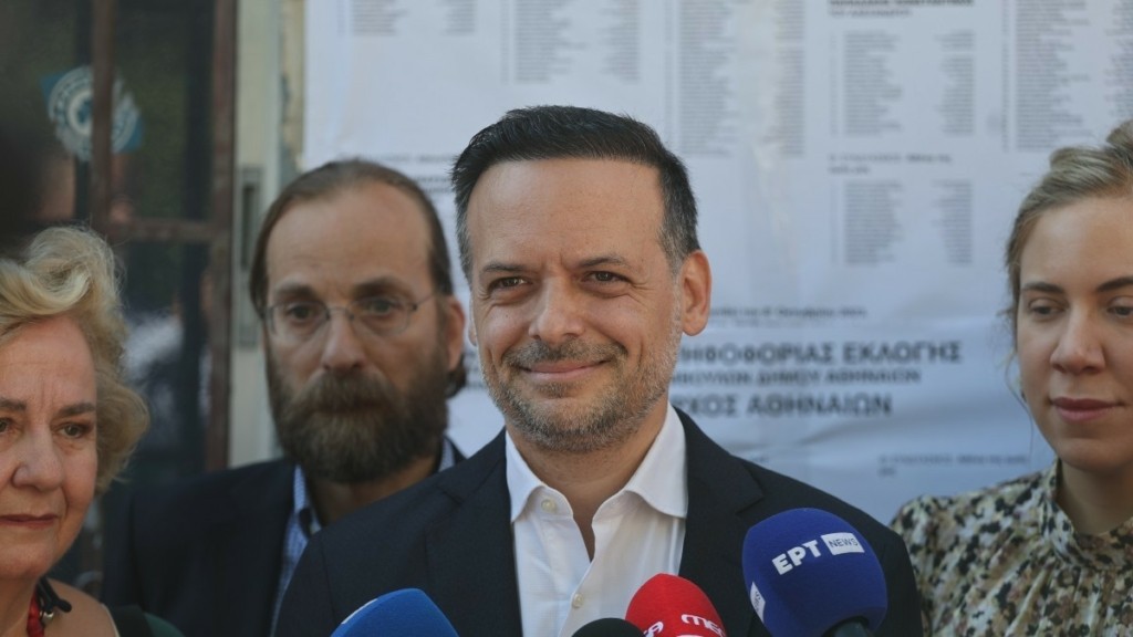 Ψήφισε στη Γκράβα ο Χάρης Δούκας: «Σήμερα η Αθήνα αλλάζει»