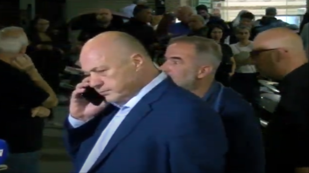 «Ανασκευάζει» ο Μπέος για τον ομοφοβικό οχετό: «Έχω φίλους με αυτόν τον προσανατολισμό»