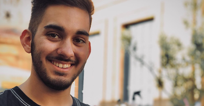 Nicky Glossom – Το βιογραφικό, η ηλικία, η σχέση με τους γονείς του, τα δύσκολα παιδικά χρόνια, το Instagram και το Fame Story