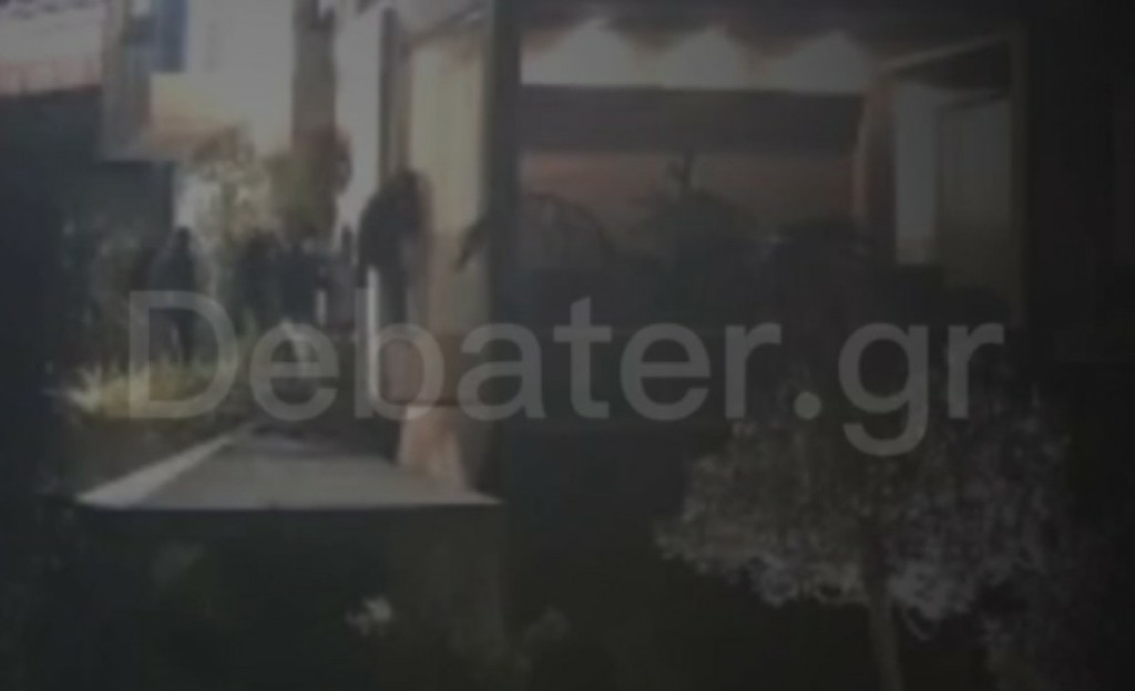 Τρόμος για γνωστό γυναικολόγο στην Aνάβυσσο – Πέντε άτομα με κουκούλες και βαριοπούλες πήγαν να τον ληστέψουν
