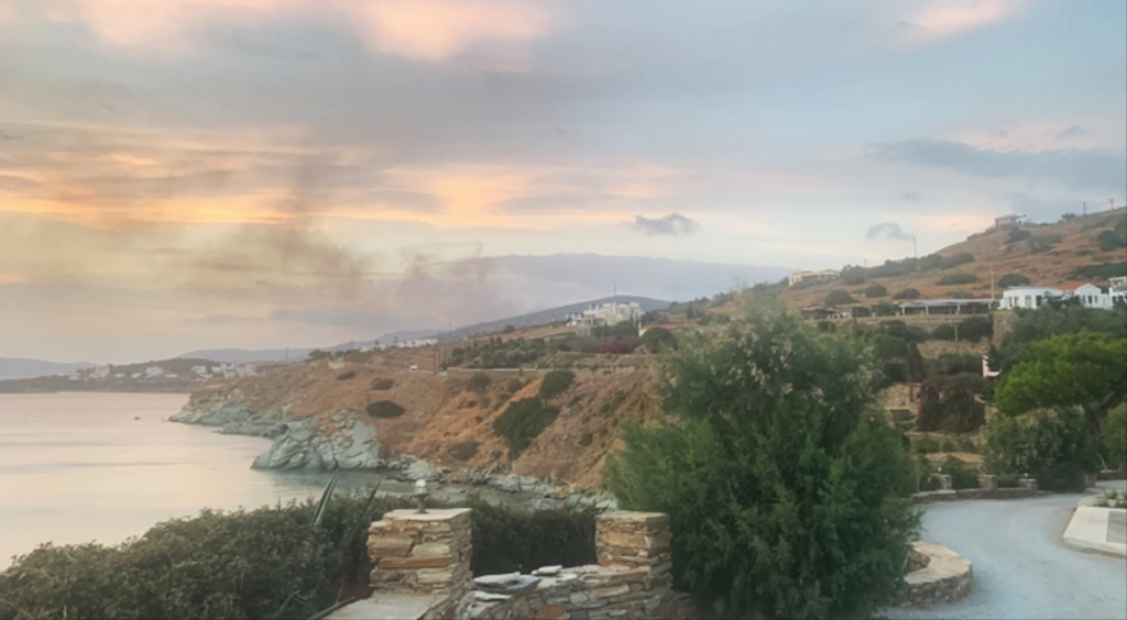 Φωτιά τώρα στις Γίδες Άνδρου