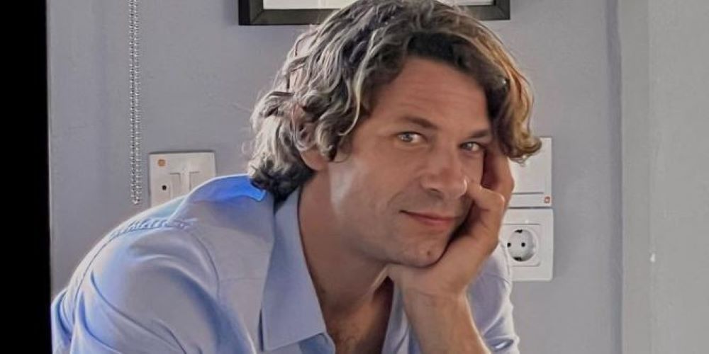 Αποστόλης Τότσικας: Αυτός είναι ο ηθοποιός και σκηνοθέτης αδερφός του και η σχέση του με πρωταγωνίστρια του «Σασμού» (pics)