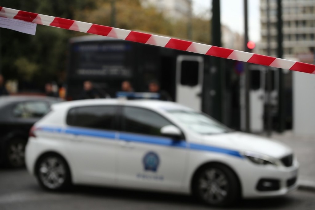 Συναγερμός στην ΕΛ.ΑΣ: Δύο Παλαιστίνιοι και ένας Αιγύπτιος έκαψαν ισραηλινή σημαία στο Σύνταγμα