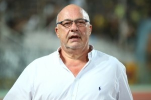 Ατύχημα για τον Αχιλλέα Μπέο – Έπεσε στη θάλασσα την ώρα που επιβιβαζόταν σε φουσκωτό