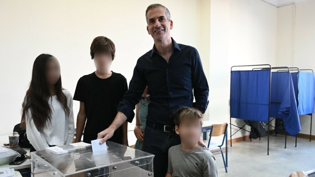 Κώστας Μπακογιάννης: Η συγκινητική ανάρτηση για τον γιο του, Παύλο, που έκλεισε τα 18