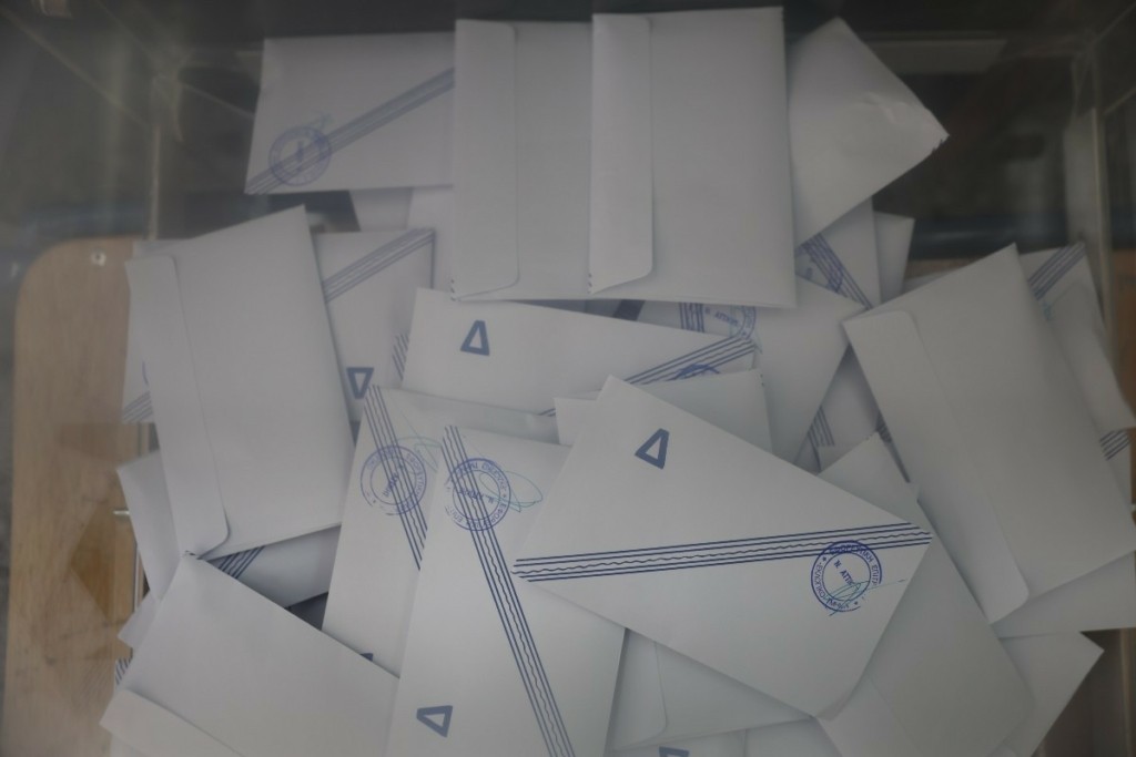Αυτές είναι οι 6 περιφέρειες που θα κριθούν στον β’ γύρο – «Γαλάζια» επικράτηση με αντίπαλο τους «αντάρτες»