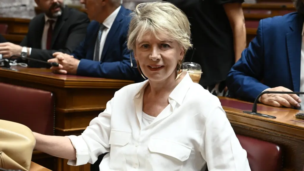 Έλενα Ακρίτα: Αυτοτρολάρεται με την ΑΙ εκδοχή της – Δείτε την ανάρτησή της στα social media