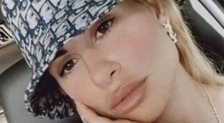 Σε φθινοπωρινό mood η Ευρυδίκη Παπαδοπούλου – Εξόρμηση με τον σύντροφό της στην Αγόριανη Παρνασσού