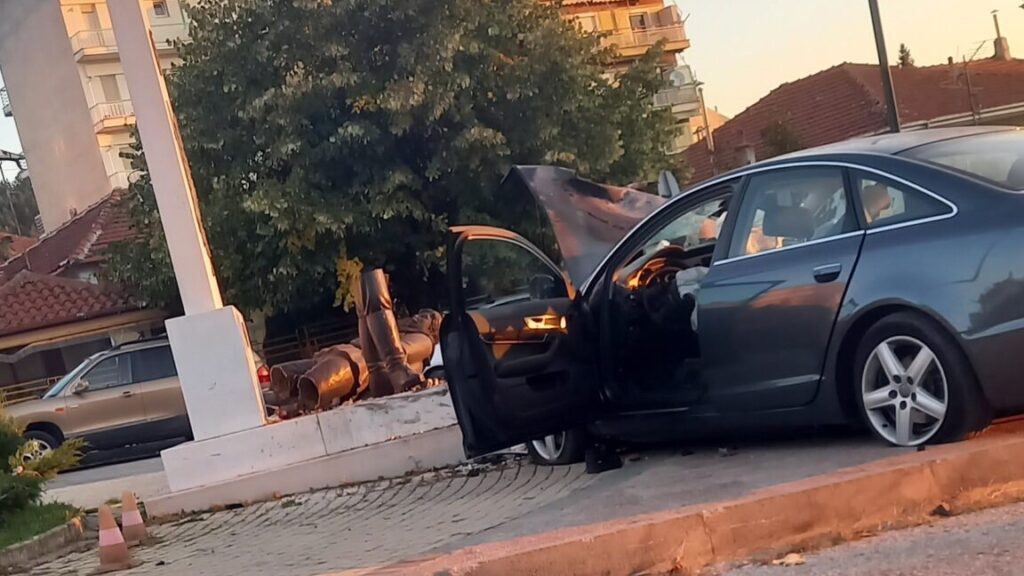 Δύο νεκροί σε τροχαίο στη Φλώρινα – Αυτοκίνητο έπεσε πάνω σε άγαλμα
